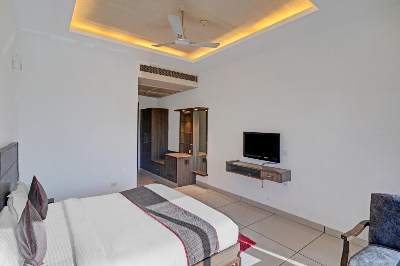 Oyo Townhouse 484 Sanskriti Hotel Делхи Екстериор снимка