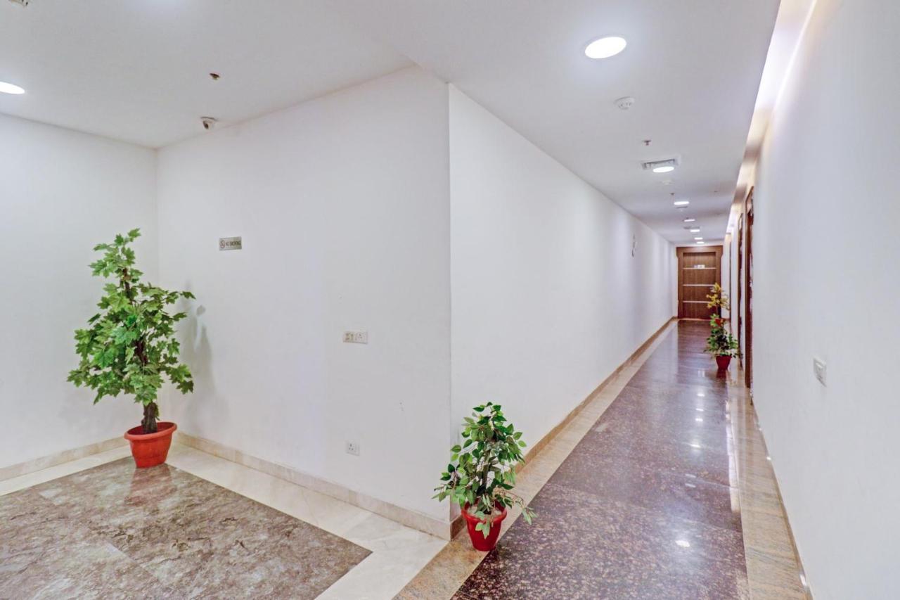 Oyo Townhouse 484 Sanskriti Hotel Делхи Екстериор снимка