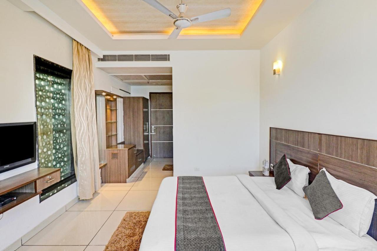 Oyo Townhouse 484 Sanskriti Hotel Делхи Екстериор снимка