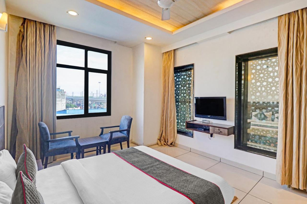 Oyo Townhouse 484 Sanskriti Hotel Делхи Екстериор снимка