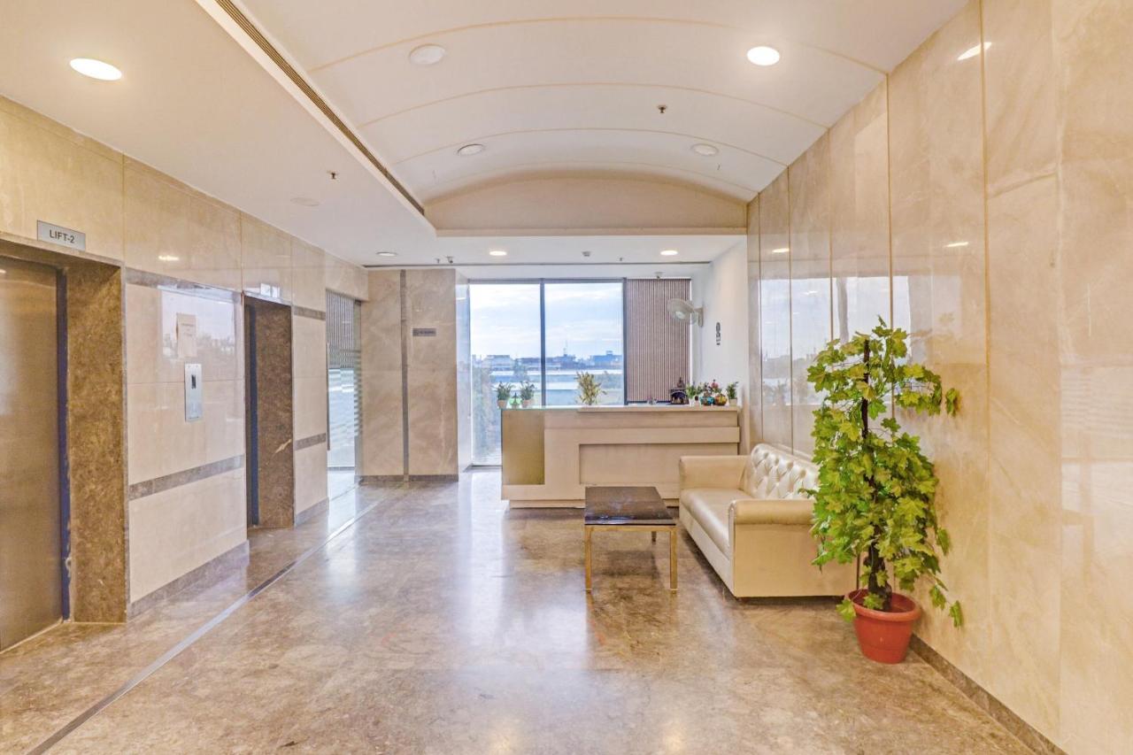 Oyo Townhouse 484 Sanskriti Hotel Делхи Екстериор снимка