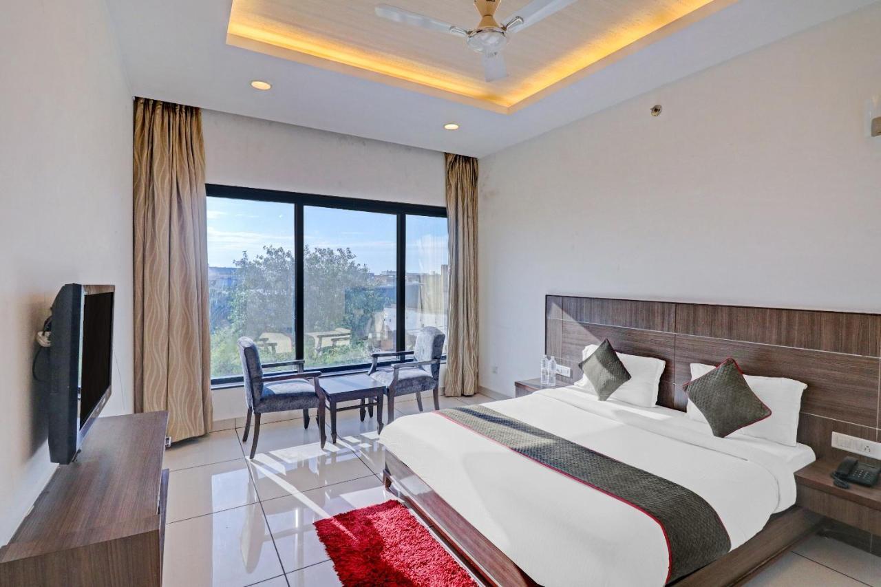 Oyo Townhouse 484 Sanskriti Hotel Делхи Екстериор снимка