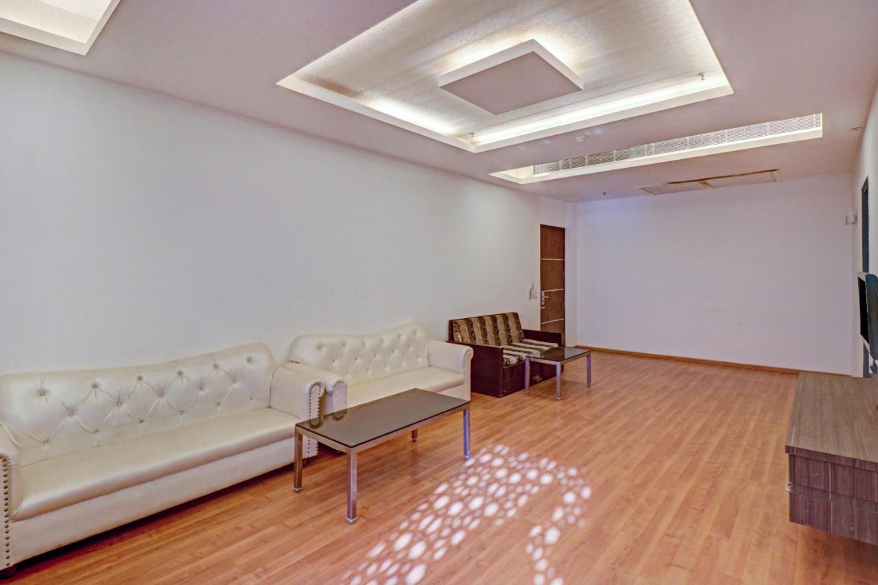 Oyo Townhouse 484 Sanskriti Hotel Делхи Екстериор снимка