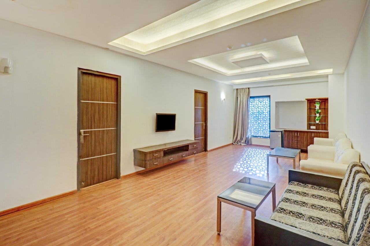 Oyo Townhouse 484 Sanskriti Hotel Делхи Екстериор снимка