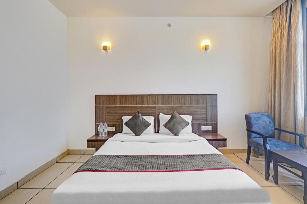 Oyo Townhouse 484 Sanskriti Hotel Делхи Екстериор снимка
