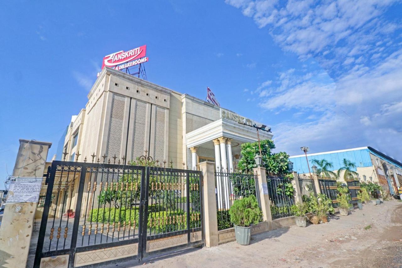 Oyo Townhouse 484 Sanskriti Hotel Делхи Екстериор снимка