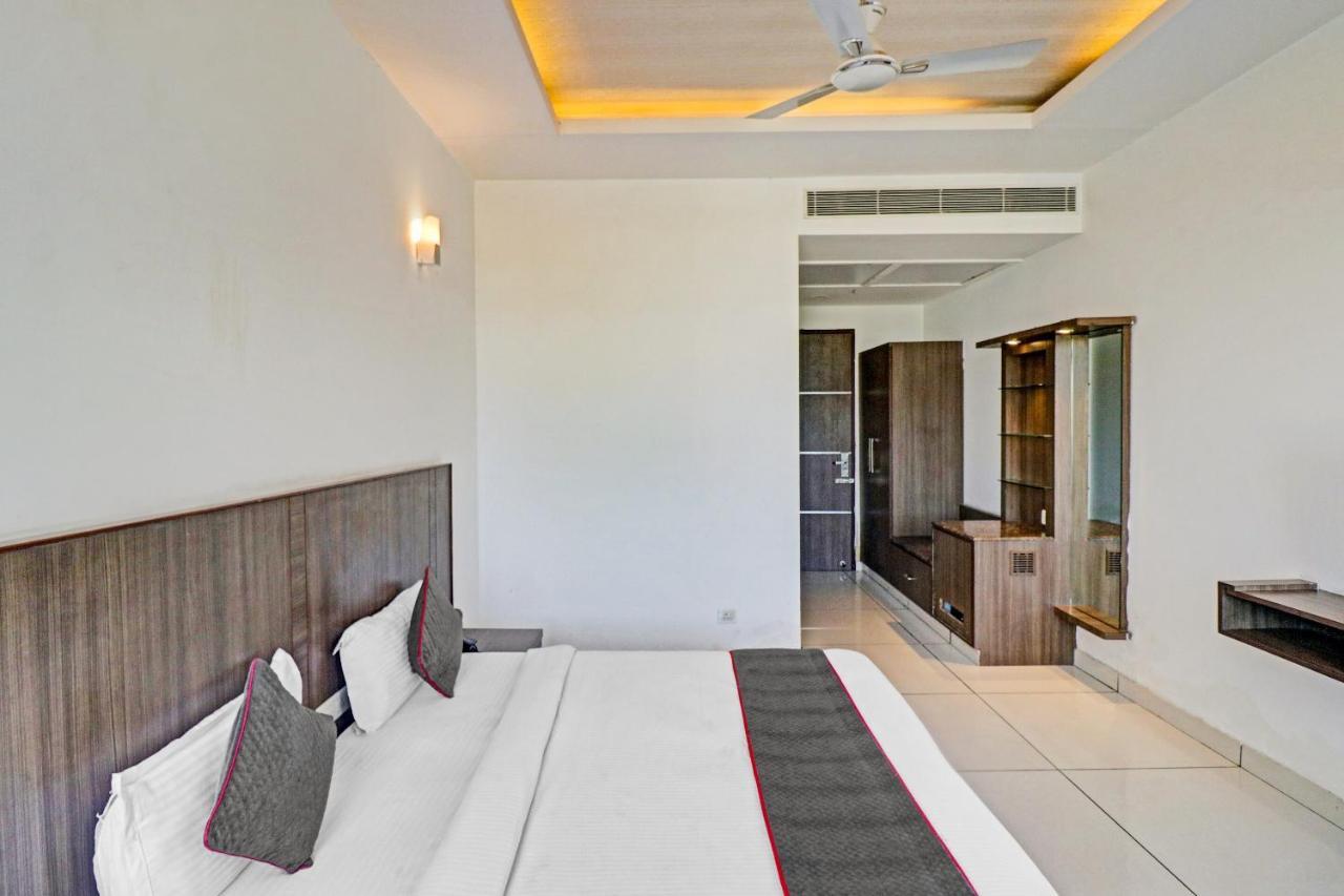 Oyo Townhouse 484 Sanskriti Hotel Делхи Екстериор снимка