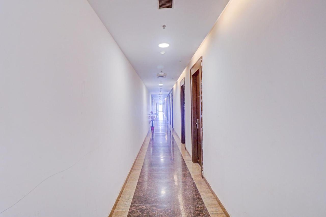 Oyo Townhouse 484 Sanskriti Hotel Делхи Екстериор снимка
