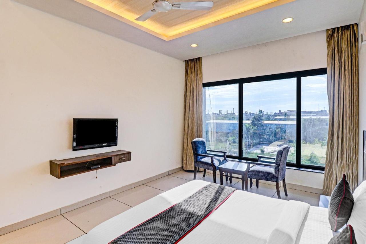 Oyo Townhouse 484 Sanskriti Hotel Делхи Екстериор снимка